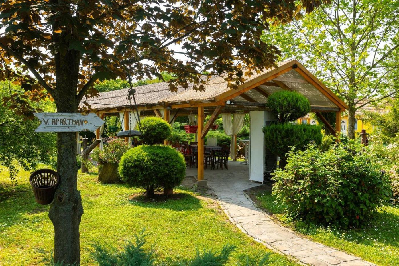 Salas Vujic Bečej Exterior foto