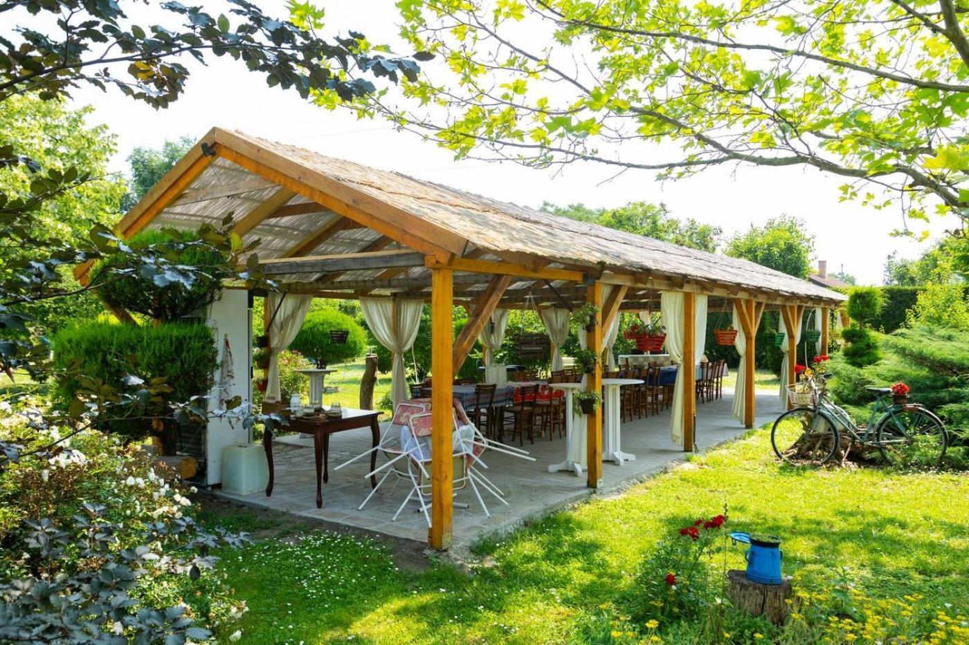 Salas Vujic Bečej Exterior foto