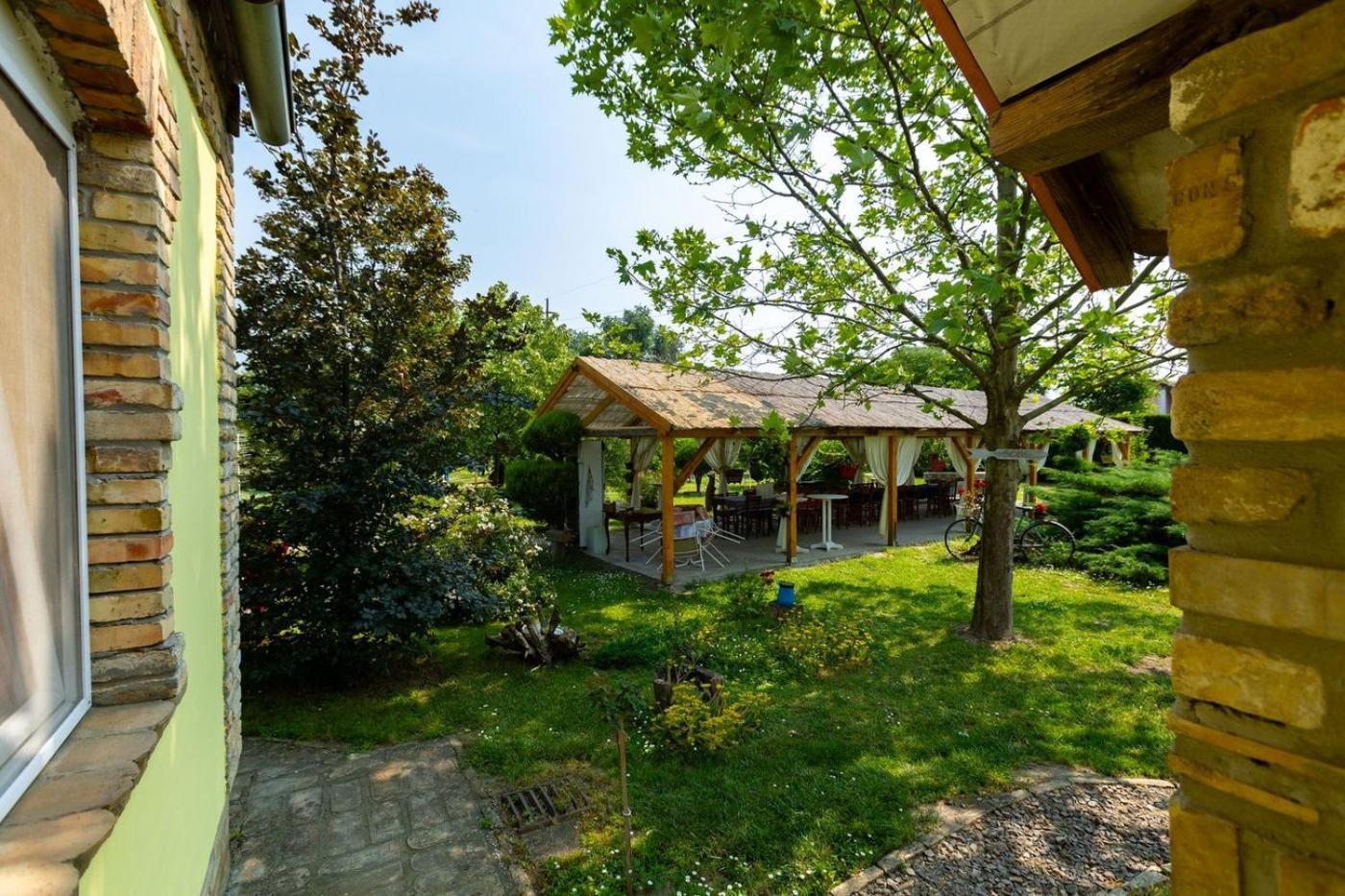 Salas Vujic Bečej Exterior foto