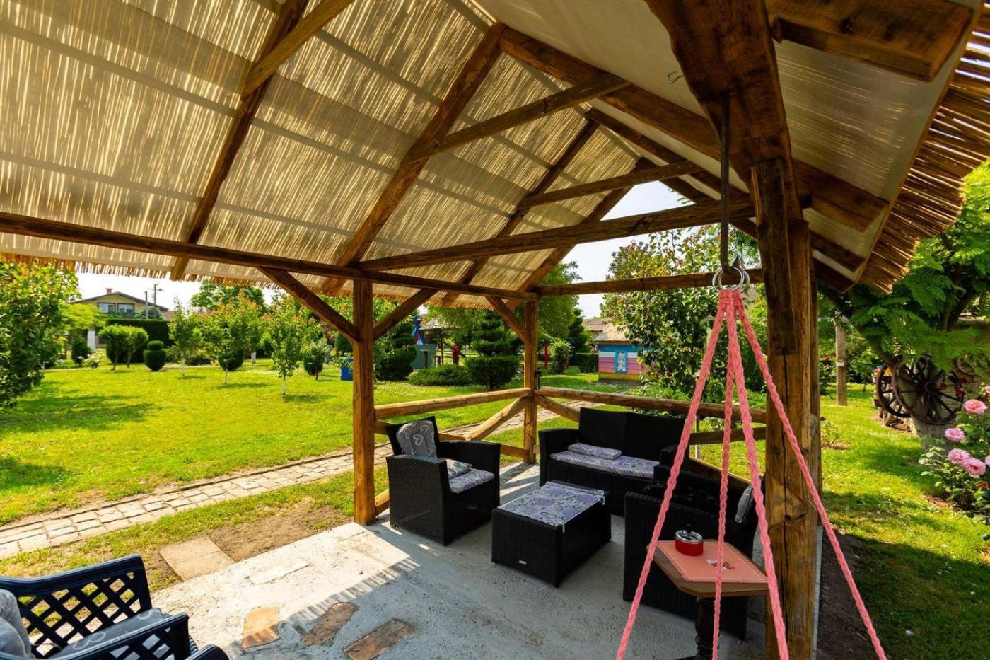 Salas Vujic Bečej Exterior foto