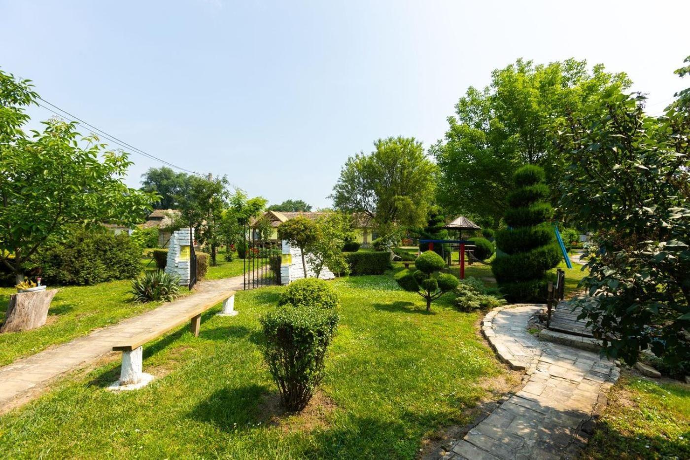 Salas Vujic Bečej Exterior foto