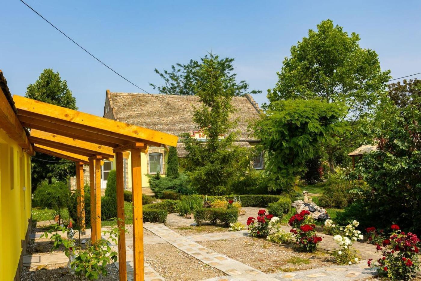 Salas Vujic Bečej Exterior foto
