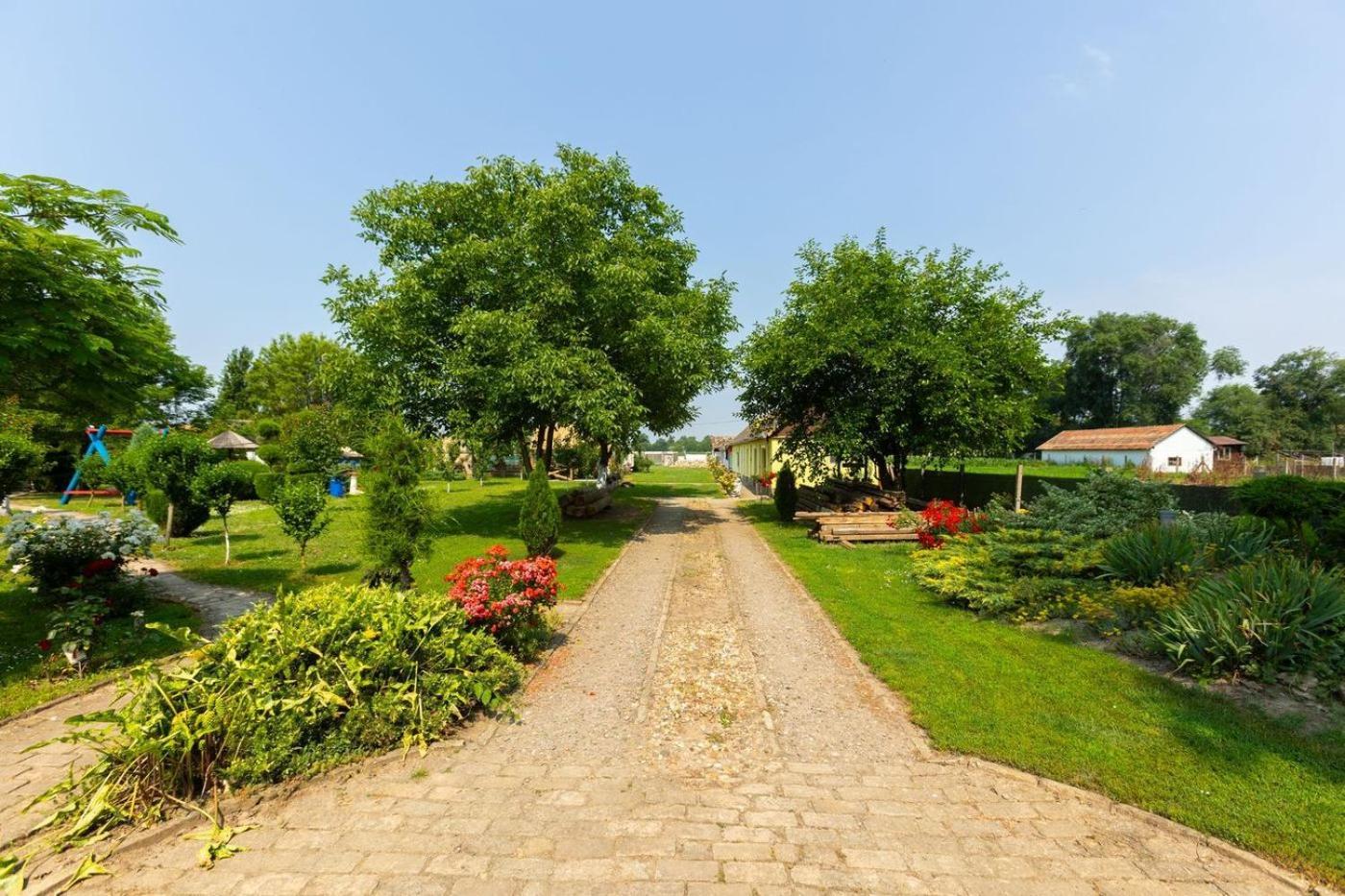 Salas Vujic Bečej Exterior foto
