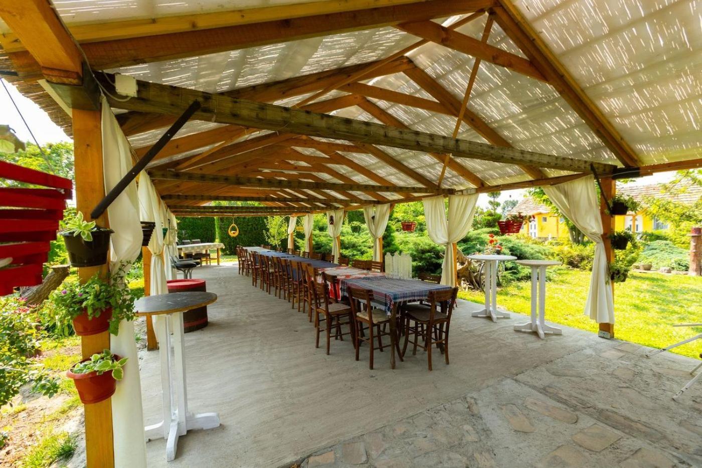 Salas Vujic Bečej Exterior foto