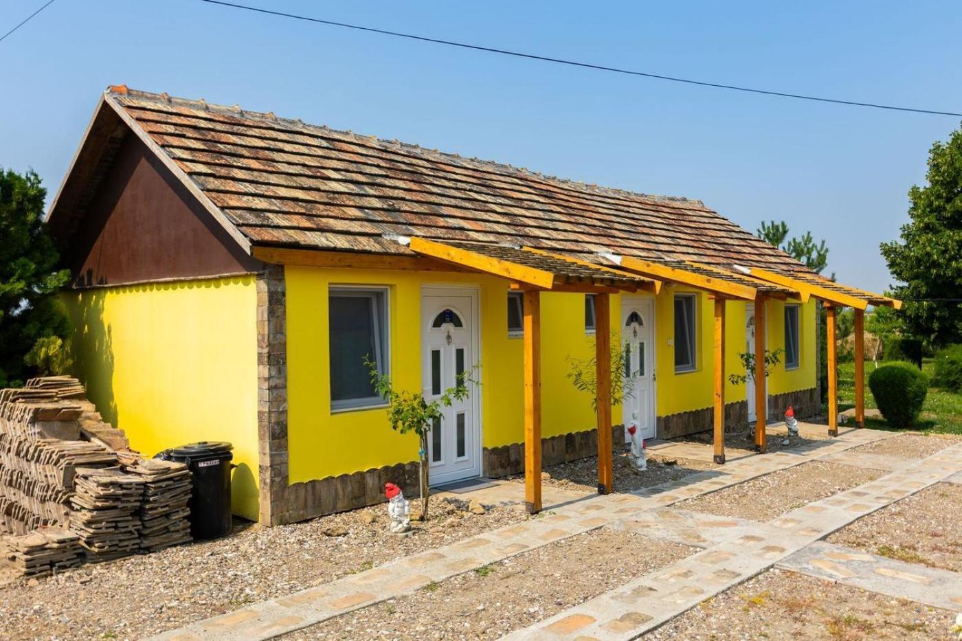 Salas Vujic Bečej Exterior foto