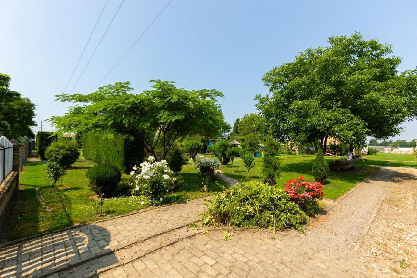 Salas Vujic Bečej Exterior foto